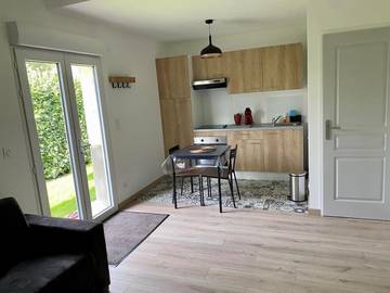 Gîte pour 2 personnes, avec terrasse et jardin dans La Biolle