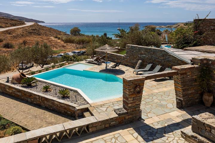 Location de vacances pour 8 personnes, avec piscine et jardin, adapté aux familles dans Kea - 2