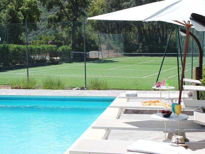 Casa vacanza per 9 persone, con Balcone e Terrazza nonché Giardino e Piscina a Naregno