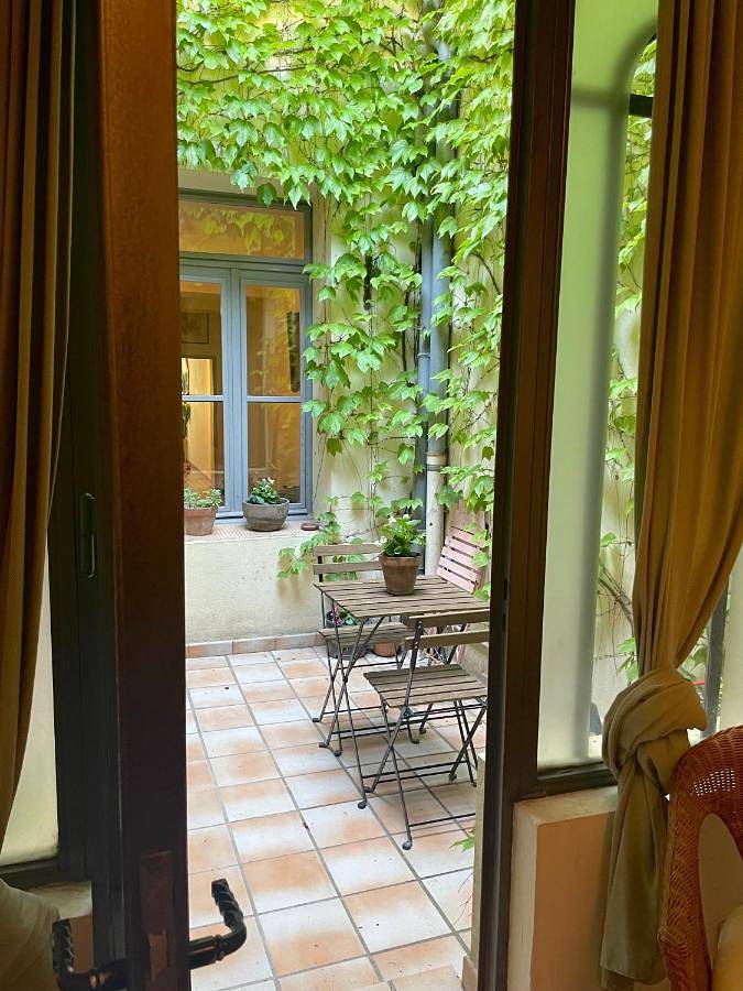 Logement clim et patio centre remparts in Aigues-Mortes, Côte d'Améthyste