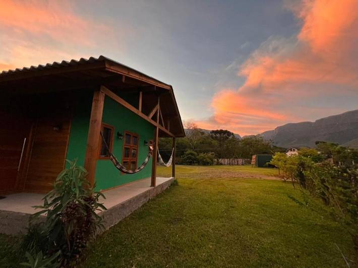 Chalé para 3 pessoas, com jardim e piscina e ainda vista, com animais de estimação no Brasil