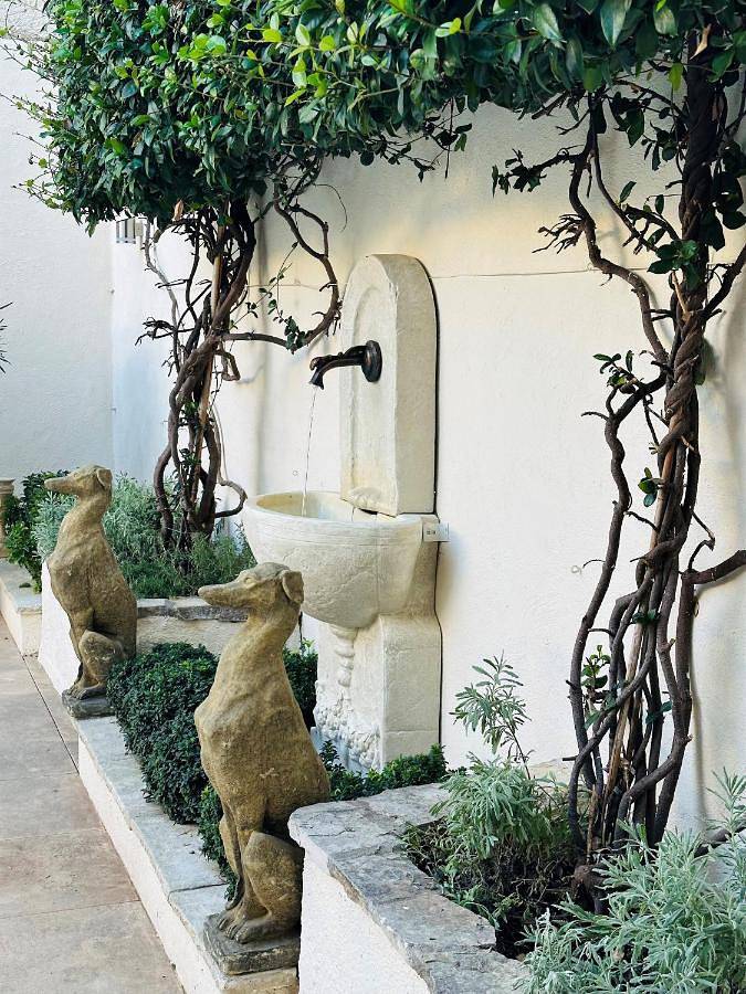 Location de vacances pour 6 personnes, avec vue ainsi que jardin et piscine à Pouzolles - 4