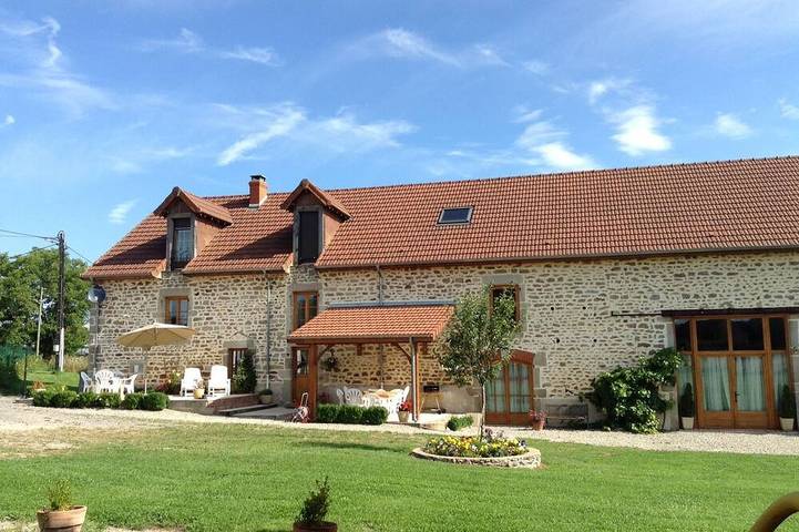 Location de vacances pour 10 personnes, avec terrasse et jardin à Saint-Émiland