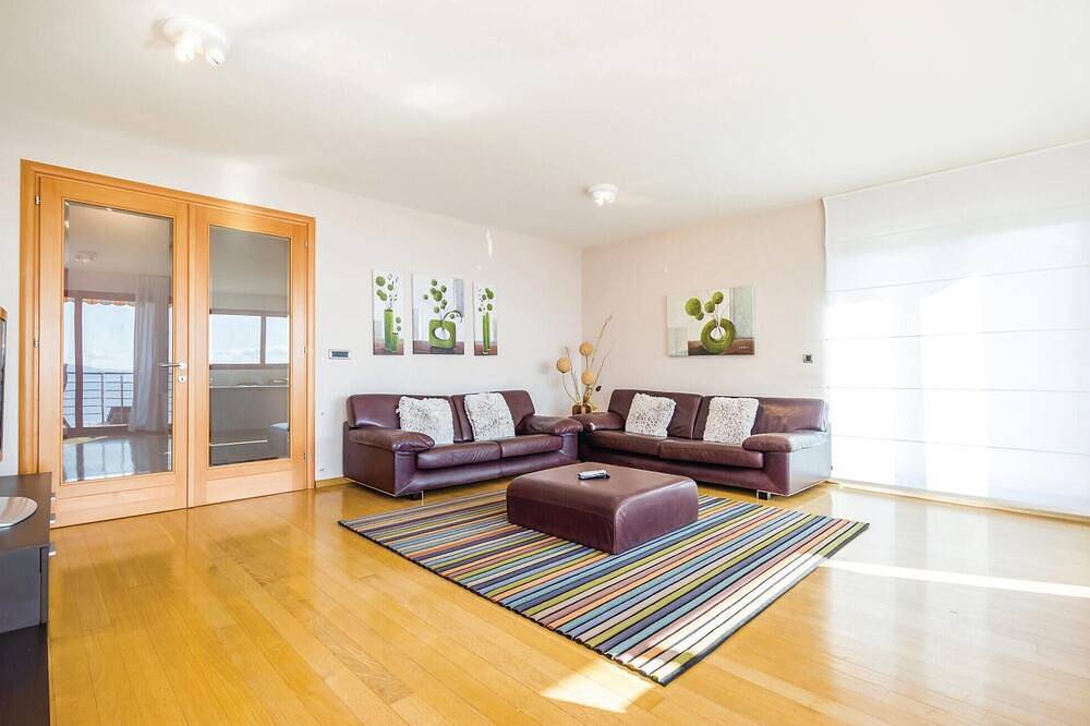 Gorgeous home in Rijeka with kitchen in Rijeka, Primorje-Gorski Kotar