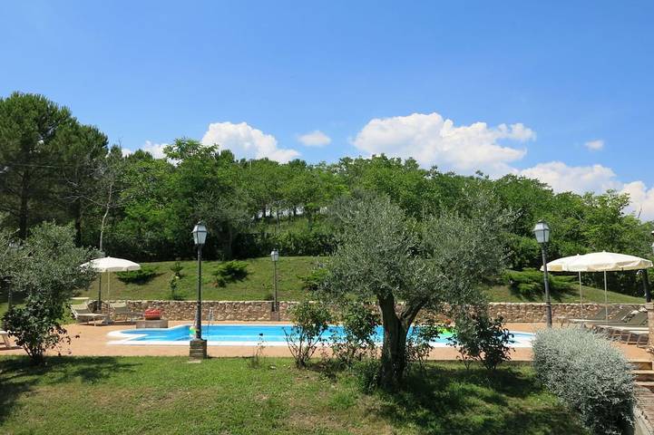 Caratteristica villa indipendente con A/C, Wifi, piscina privata, Tv, patio e animali ammessi in Penne, Provincia di Pescara
