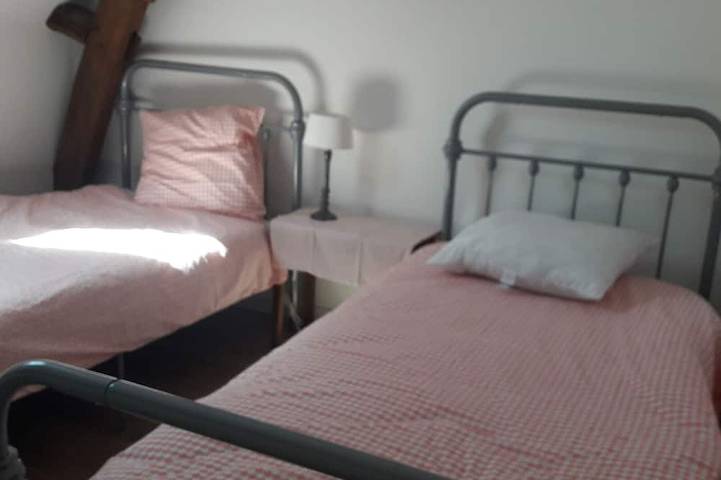 Gîte pour 8 personnes, avec jardin, animaux acceptés à Écommoy - 4