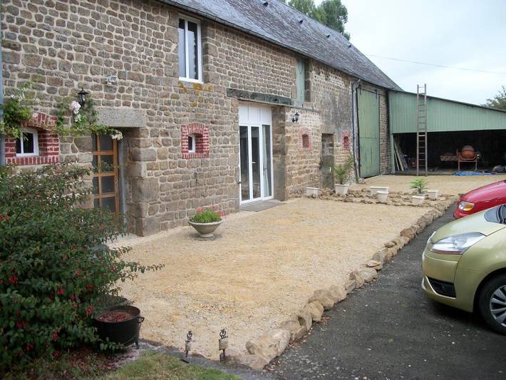 Location de vacances pour 14 personnes, avec vue ainsi que jardin et piscine à Fougerolles-du-Plessis - 3