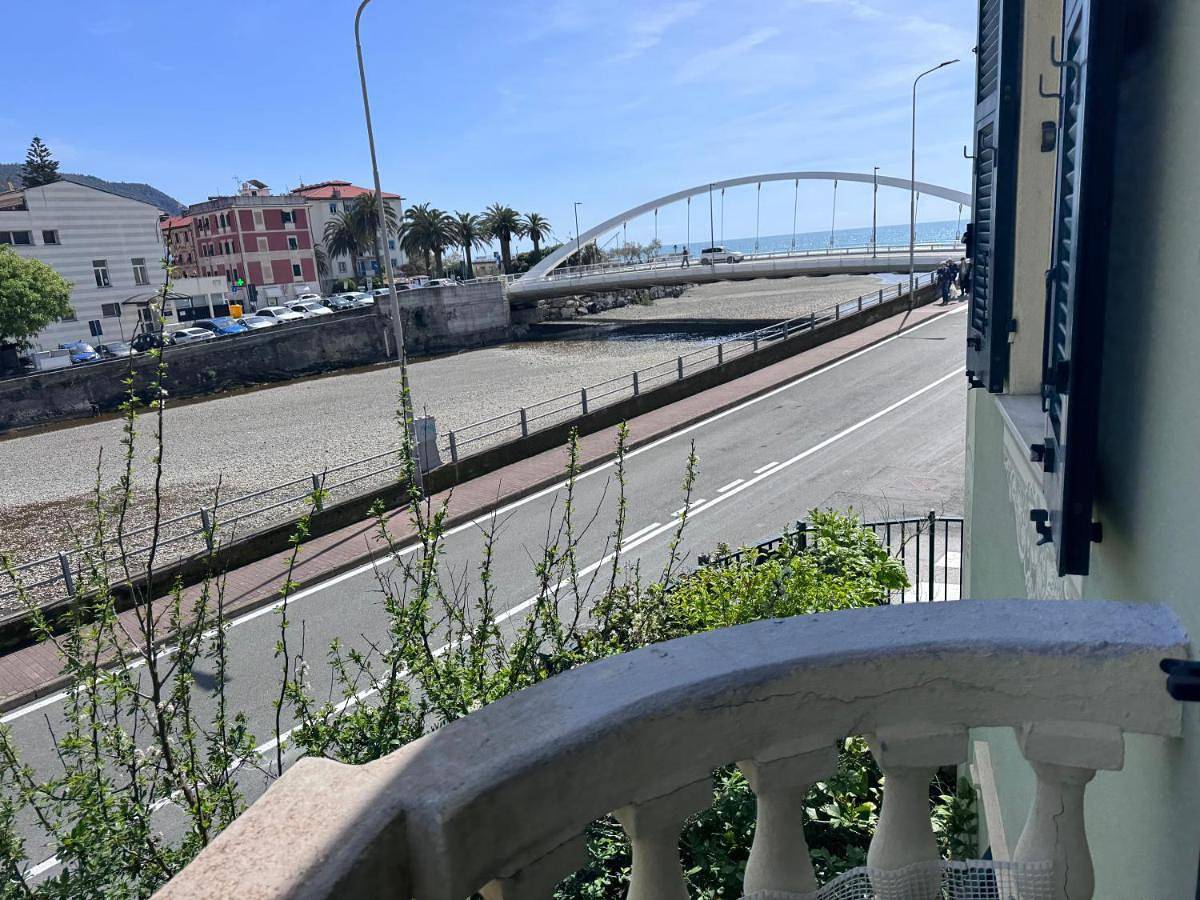 Popii al mare Appartamento in villa storica fronte mare con wifi e aria condizionata, arredamenti di pregio e giardino parcheggio a pagamento su richiesta in Riva Trigoso, Sestri Levante