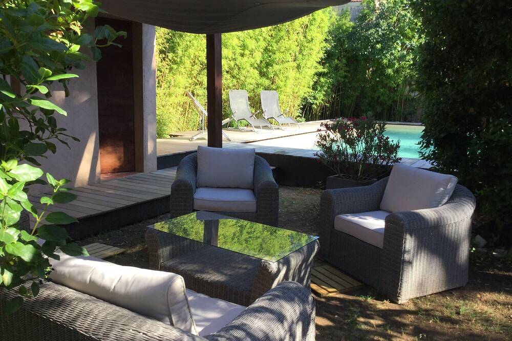 Casa con aire acondicionado, jardín y piscina en paz, a 5 minutos a pie de Plagles & Trade in Les Sablettes, La Seyne-sur-Mer
