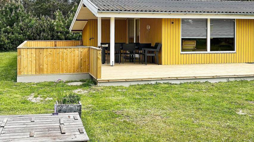 Ferieudlejning for 5 personer, med terrasse i Rødby