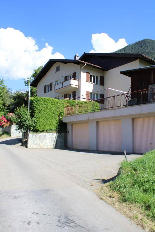 Ferienwohnung für 6 Personen, mit Balkon und Garten sowie Ausblick in Brig (Wallis)