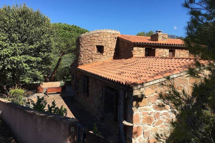 Villa pour 12 personnes, avec jardin et jacuzzi à Figari