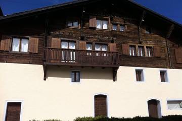 Gîte pour 20 personnes, avec jacuzzi ainsi que piscine et jardin à Ayent