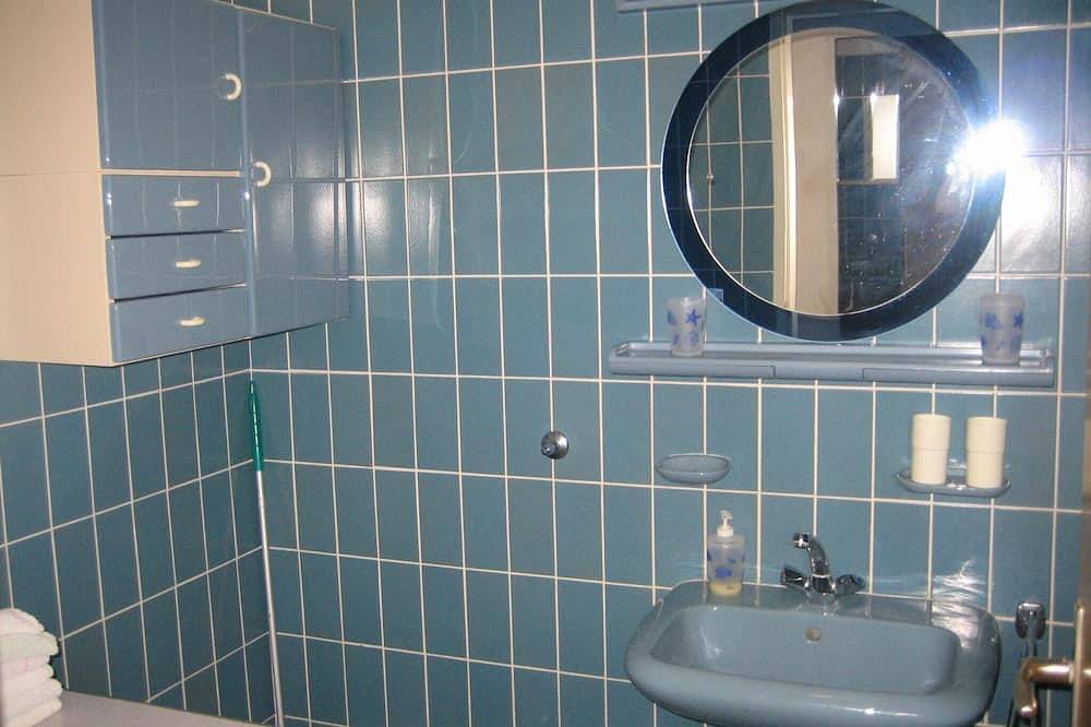 Ganze Wohnung, Luxus-Appartement mit Panoramameerblick in Tisno, nur 100 Stufen zum Meer in Tisno, Dalmatinisches Festland