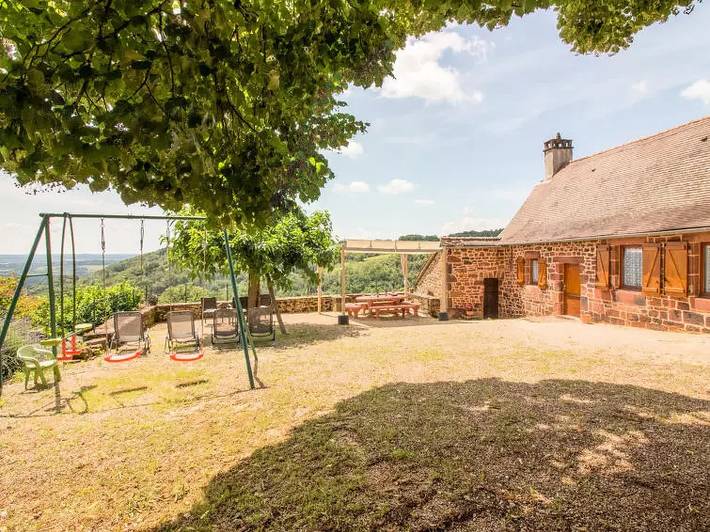 Location de vacances pour 6 personnes, avec jardin à Meyssac