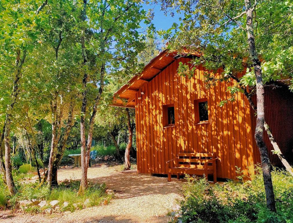 Cabane 1000 Pailles, gîtes écologiques en Ardèche in Labastide-de-Virac, Ardèche