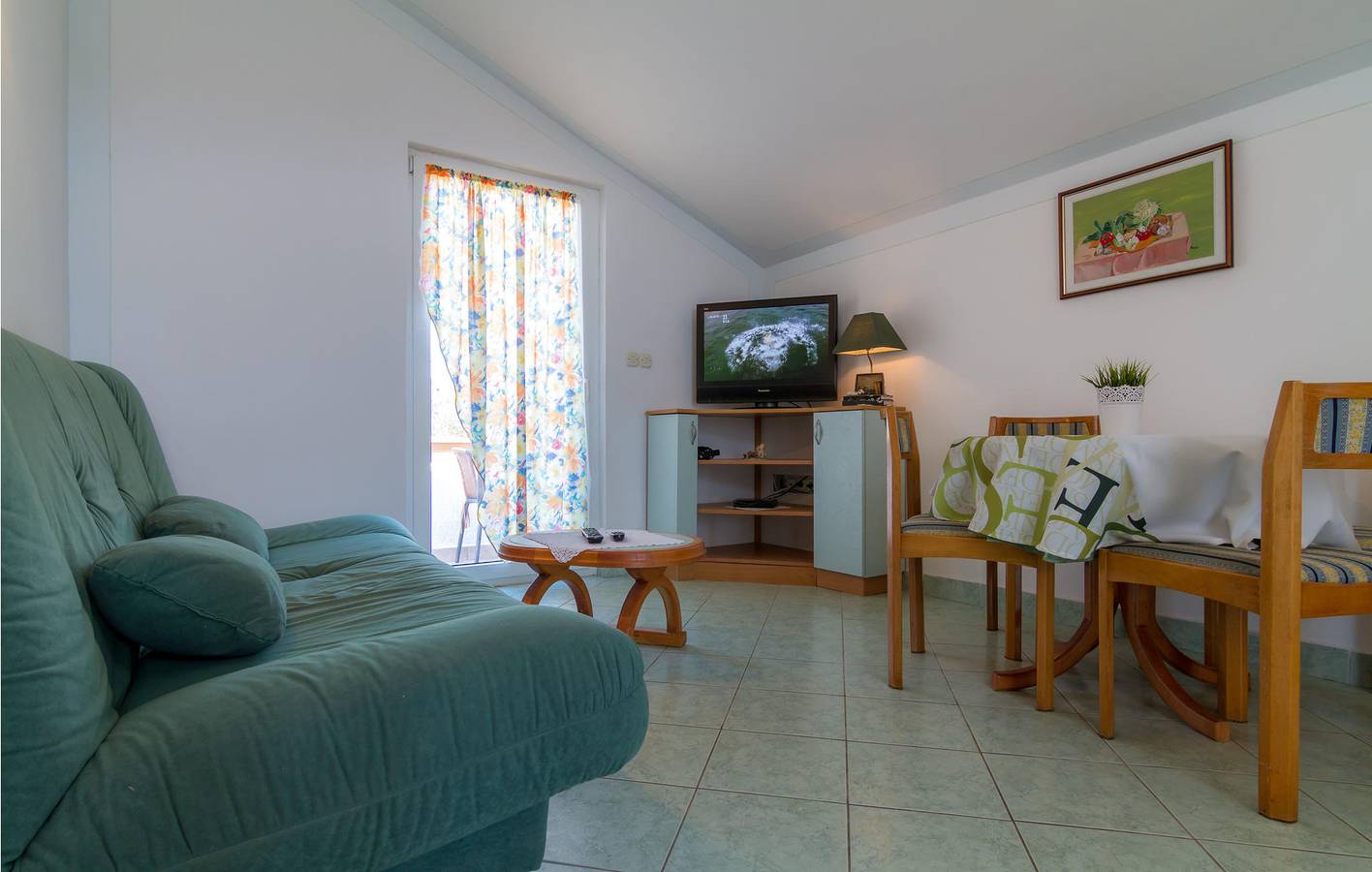 Ganze Ferienwohnung, Gemütliche 2-Zimmer-Wohnung in der Nähe der Küste und des Stadtzentrums mit WLAN und Terrasse in Barbat na Rabu, Rab