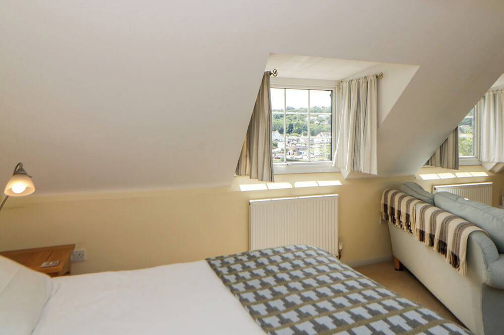 Beach Retreat, romantic, country holiday cottage in Aberporth in Aberporth, Cardigan Bay