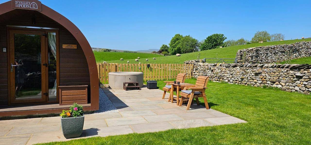 Double room with Patio and Hot Tub (Ribble) in Horton in Ribblesdale, Yorkshire Dales National Park