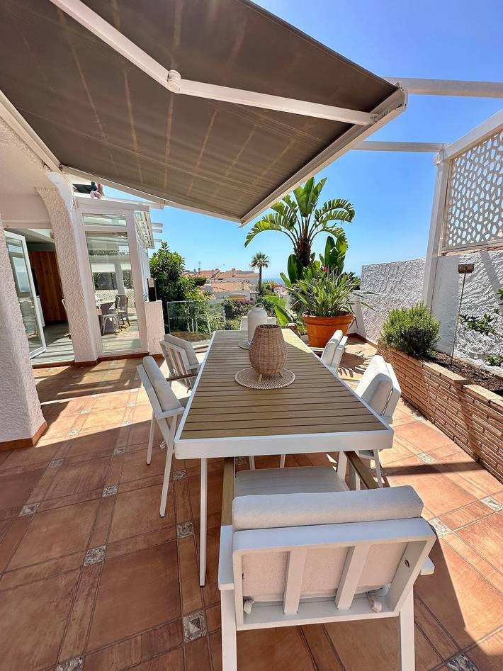 Villa 'Family Burriana Beach' mit privatem Pool, WLAN und Klimaanlage in Playa de Burriana, Nerja