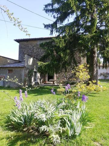 Gîte pour 6 personnes, avec jardin ainsi que vue et piscine, animaux acceptés à Biol