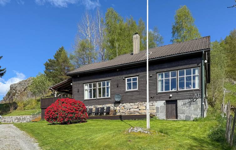 Vakantiehuis voor 10 personen, with terras and tuin as well as whirlpool in Noorwegen