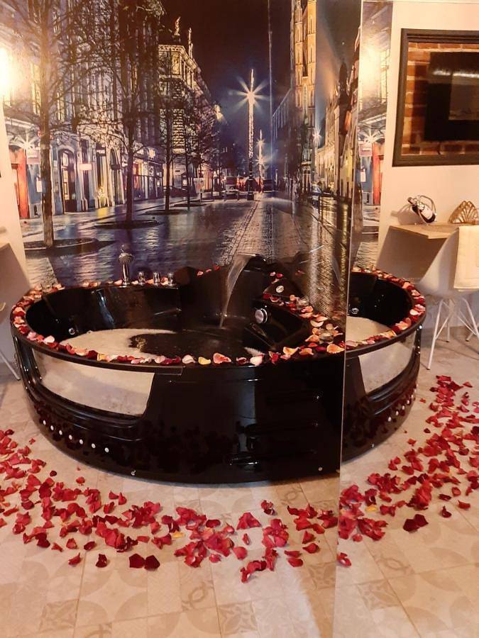 Underground Jacuzzi Rooms in Kraków, Małopolska