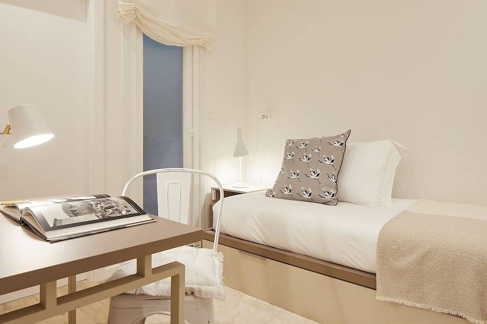 Entire apartment, Idiakez by Feelfree Rentals in Playa de la Concha, San Sebastian