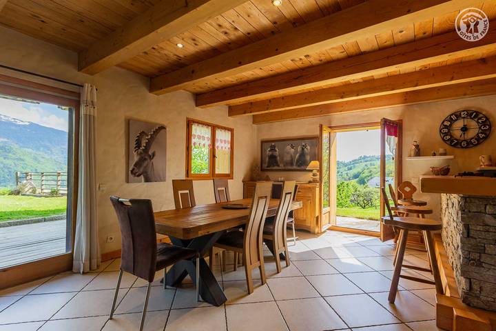 Chalet pour 6 personnes, avec piscine ainsi que jardin et terrasse dans Bauges - 2