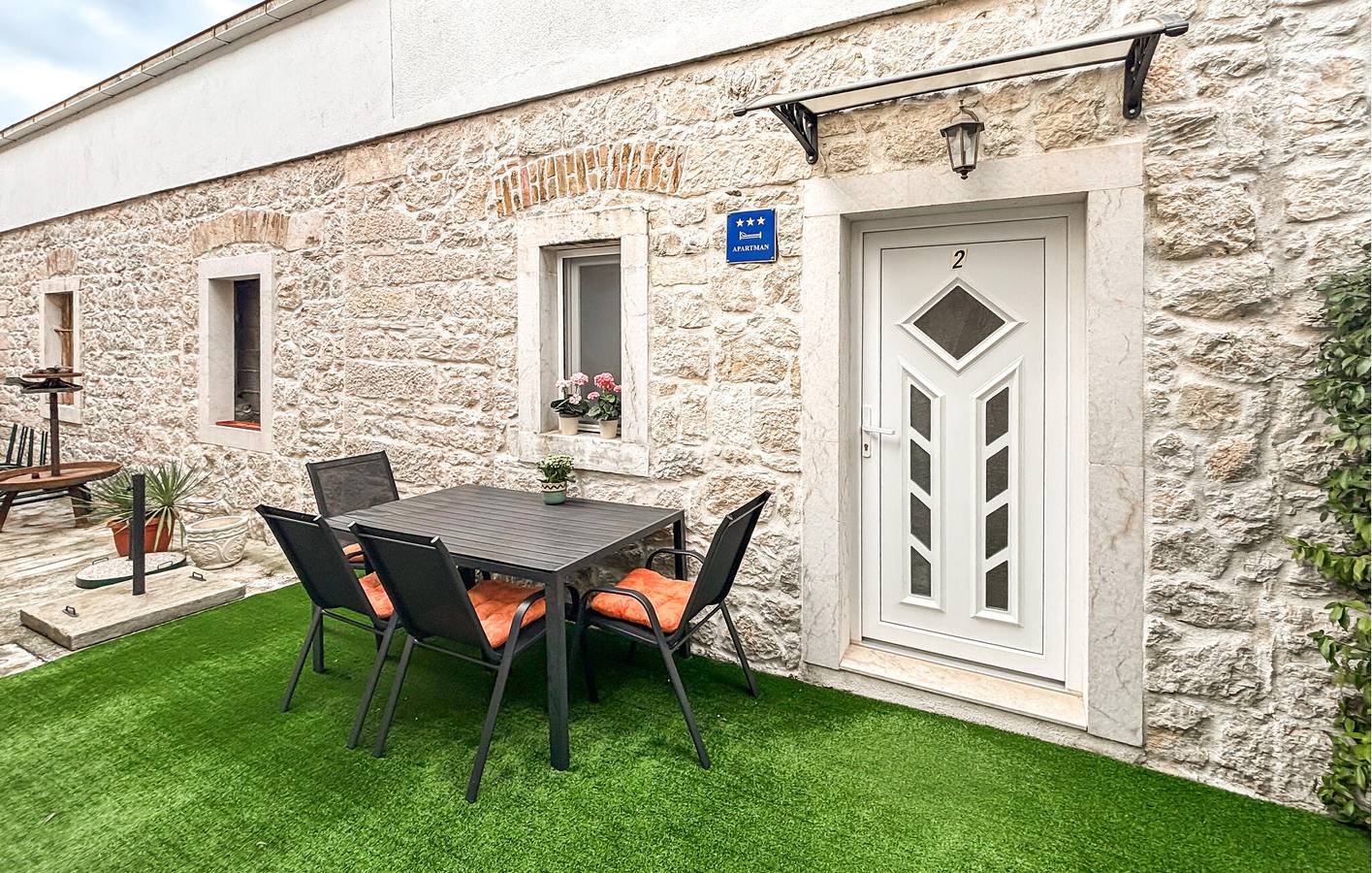 Ganze Ferienwohnung, Gemütliche Ferienwohnung mit Terrasse, WLAN und Parkplatz – 300 m von Opuzen und dem Fluss entfernt in Dubrovnik-Neretva