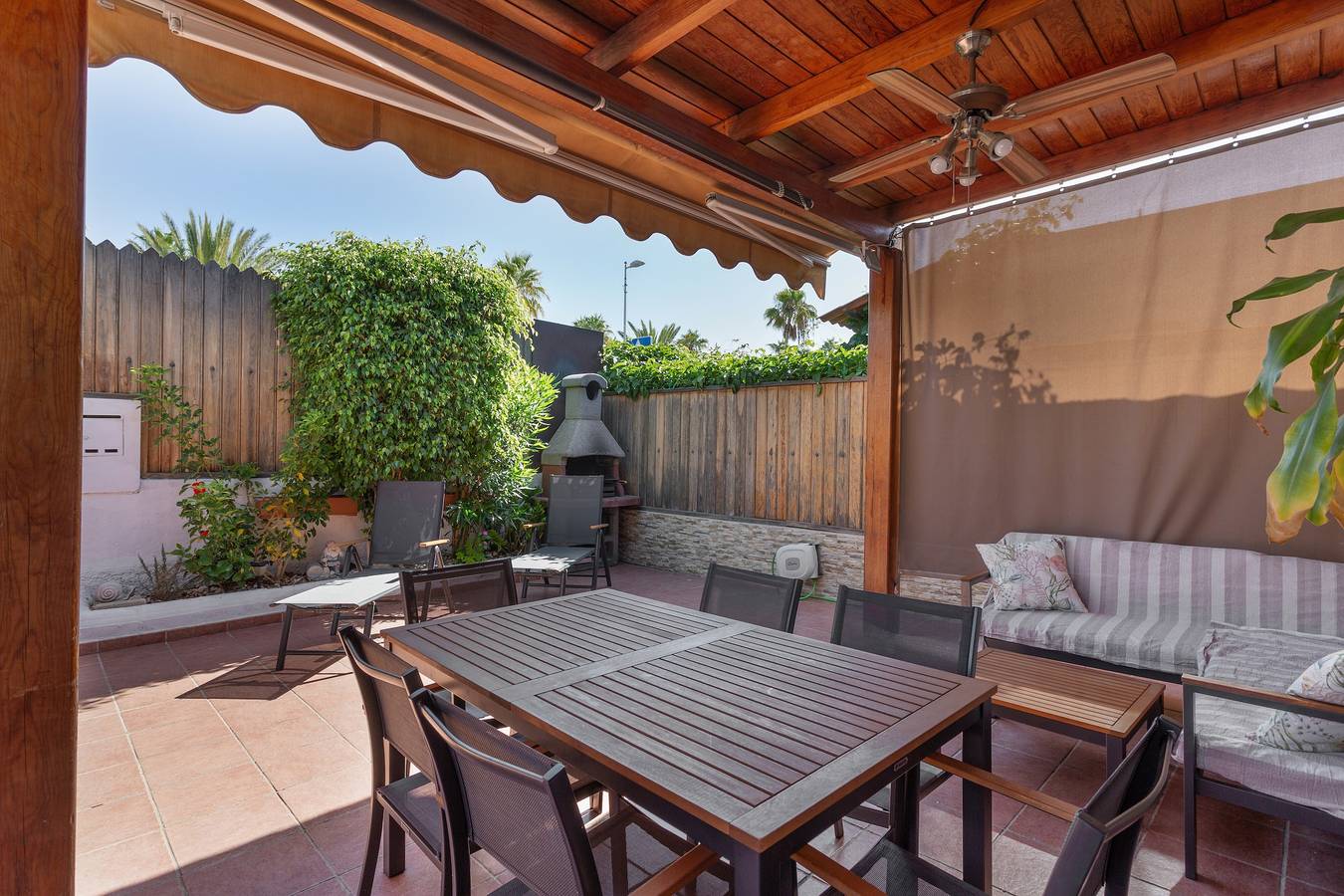 Appartement entier, Bungalow de vacances à Playa del Inglés avec piscine partagée, terrasse privée et Wi-Fi in Maspalomas, San Bartolomé de Tirajana