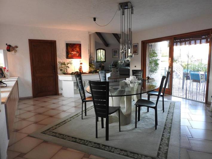 Location de vacances pour 3 personnes, avec piscine et jardin à La Gaude - 4