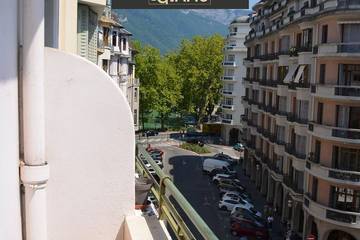 Gîte pour 2 personnes, avec balcon dans Office De Tourisme Lac D Annecy Rive Plein Soleil