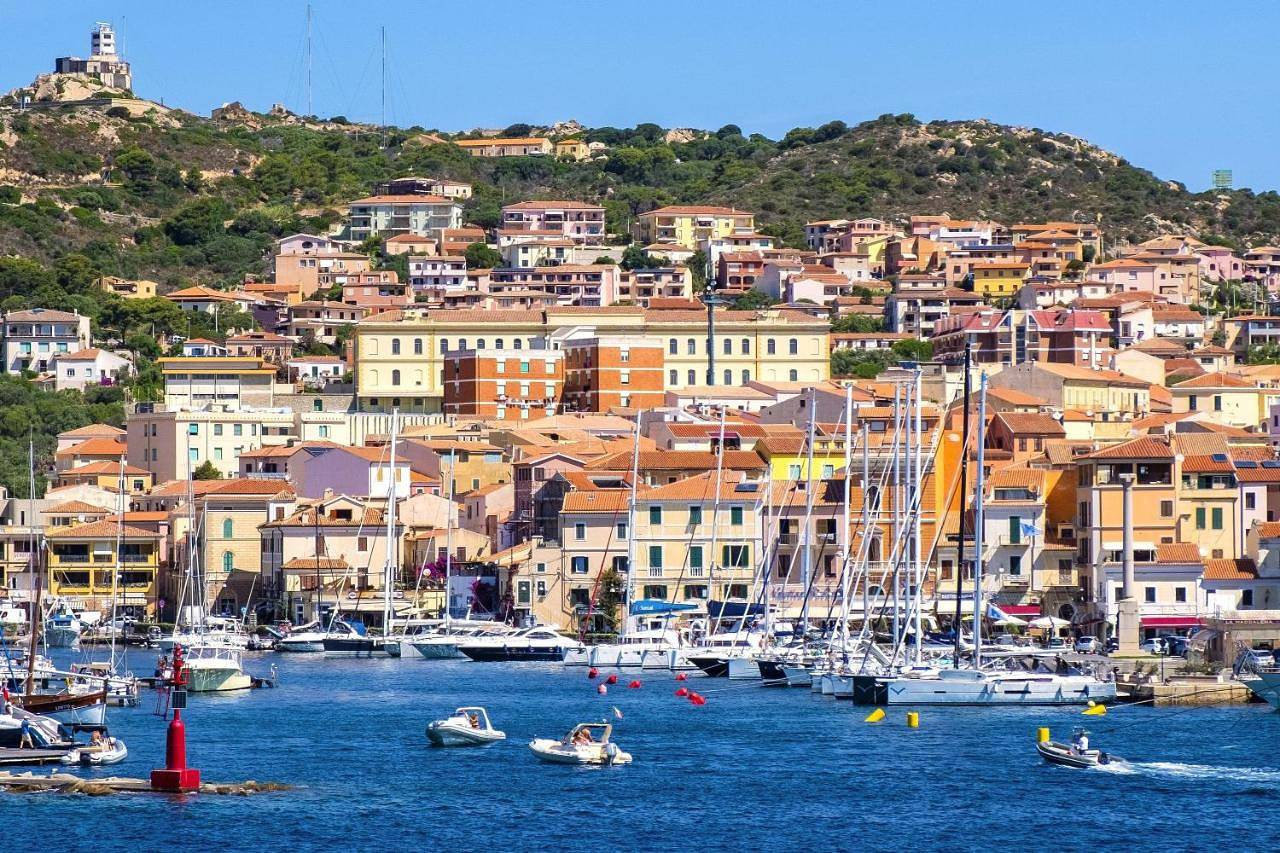 Ahr Leonis Residence La Maddalena in Parco Nazionale dell'Arcipelago di La Maddalena, La Maddalena