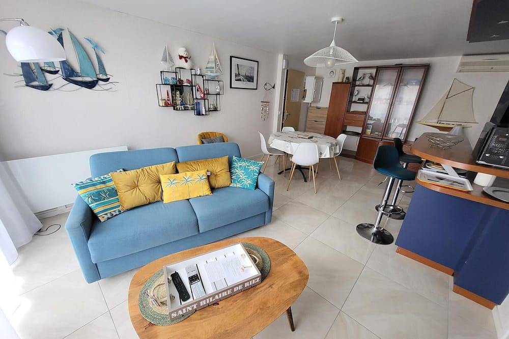 Entire apartment, Charming 2-Room Apartment, Modern and Cozy, Prime City Center Location, Steps from the Beach in Les Sables-d'Olonne, Vendée