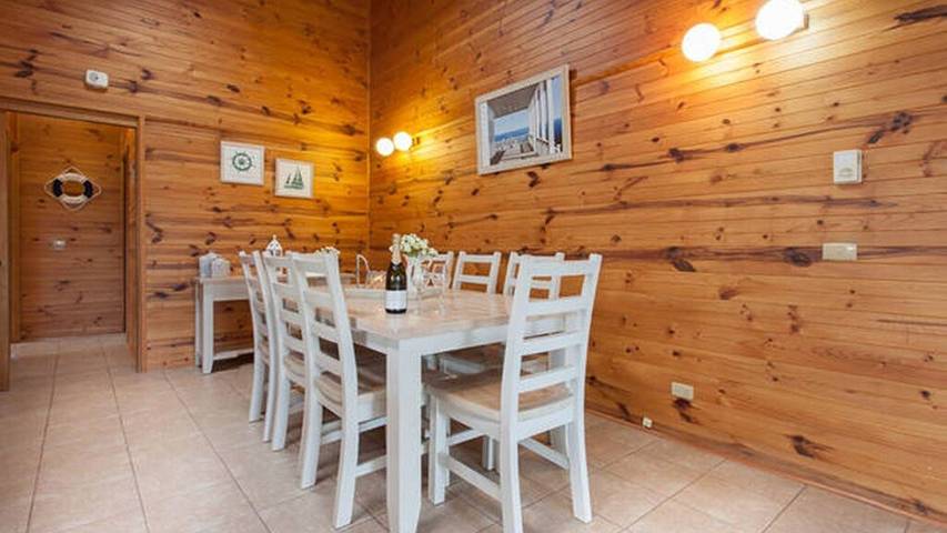 Holiday rental for 10 people, with garden and terrace in Victoria