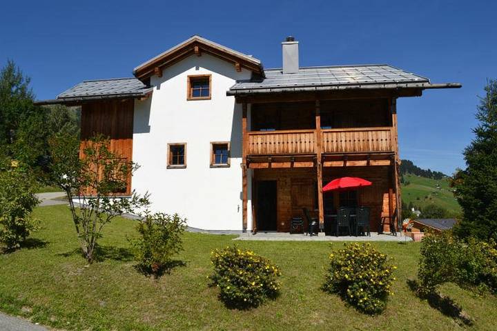 Ganze Ferienwohnung, Ferienhaus Casa Patricia, Brigels - 9 Zimmer Ferienhaus für max. 10 Pers. in Brigels, Alpenarena