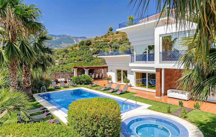 Casa de vacaciones para 10 personas, con jardín y jacuzzi además de terraza y piscina - 1