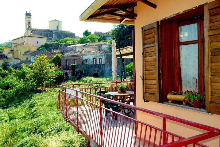 Location de vacances pour 6 personnes, avec vue et bassin pour enfant ainsi que piscine et jardin, animaux acceptés dans Puntalazzo - 4