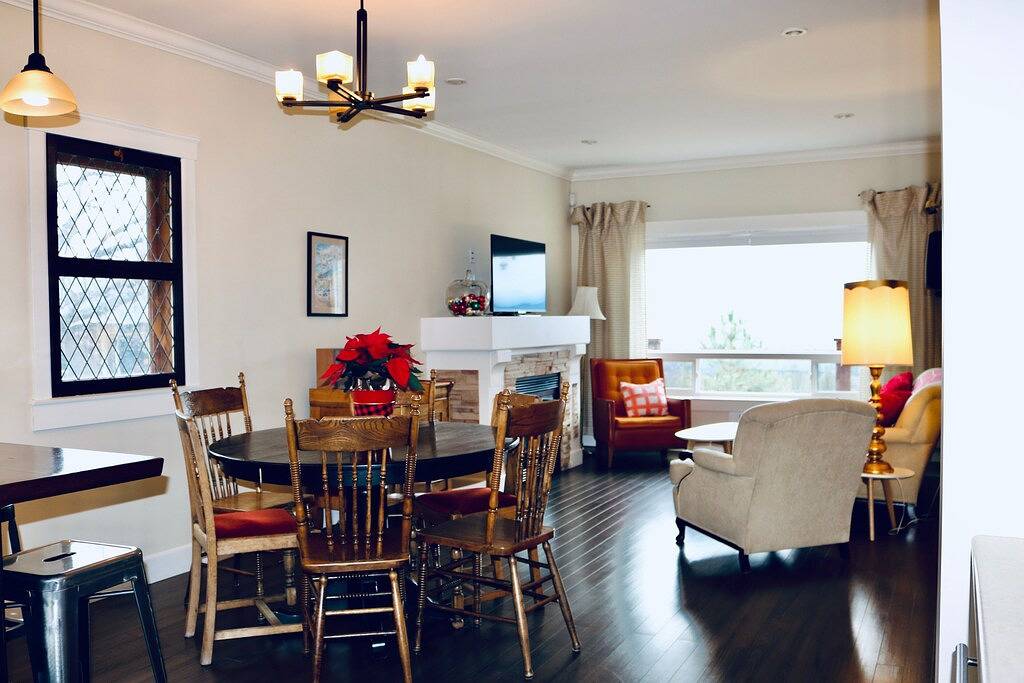 Gala House mit Blick auf Seen und Vernon in North Okanagan in Silver Star