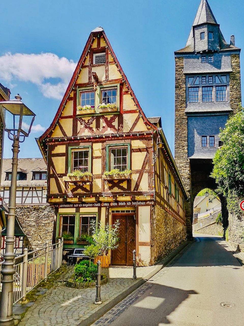 Ganze Wohnung, Fachwerkhaus von 1677 an Bacharachs Stadtmauer in Bacharach, Landkreis Mainz-Bingen