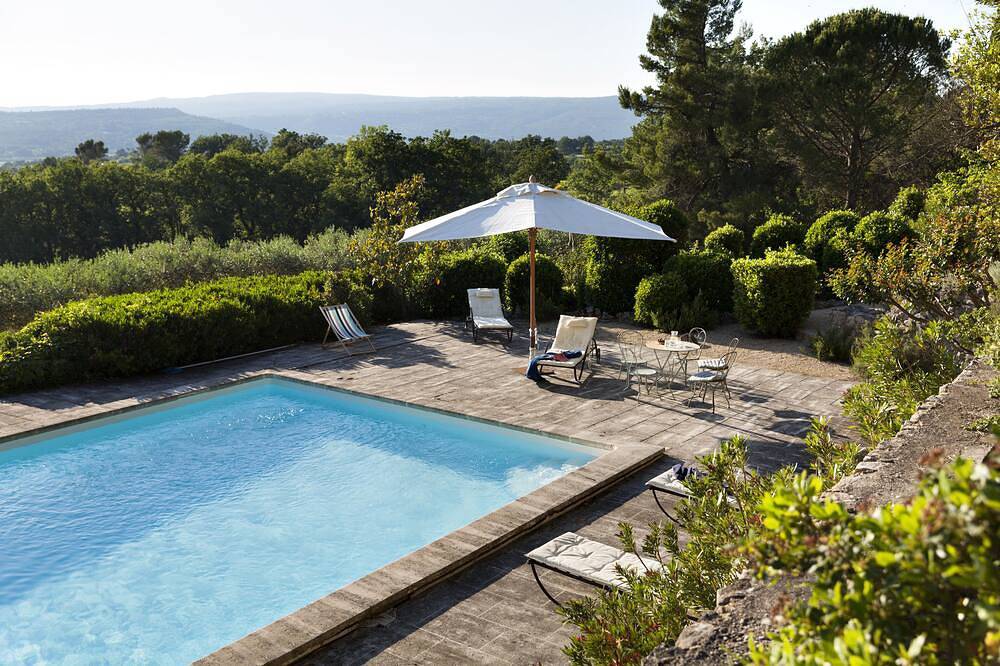 Lovely quite house in Provence/Luberon with large pool, views and gardens in Goult, Regionaler Naturpark Luberon