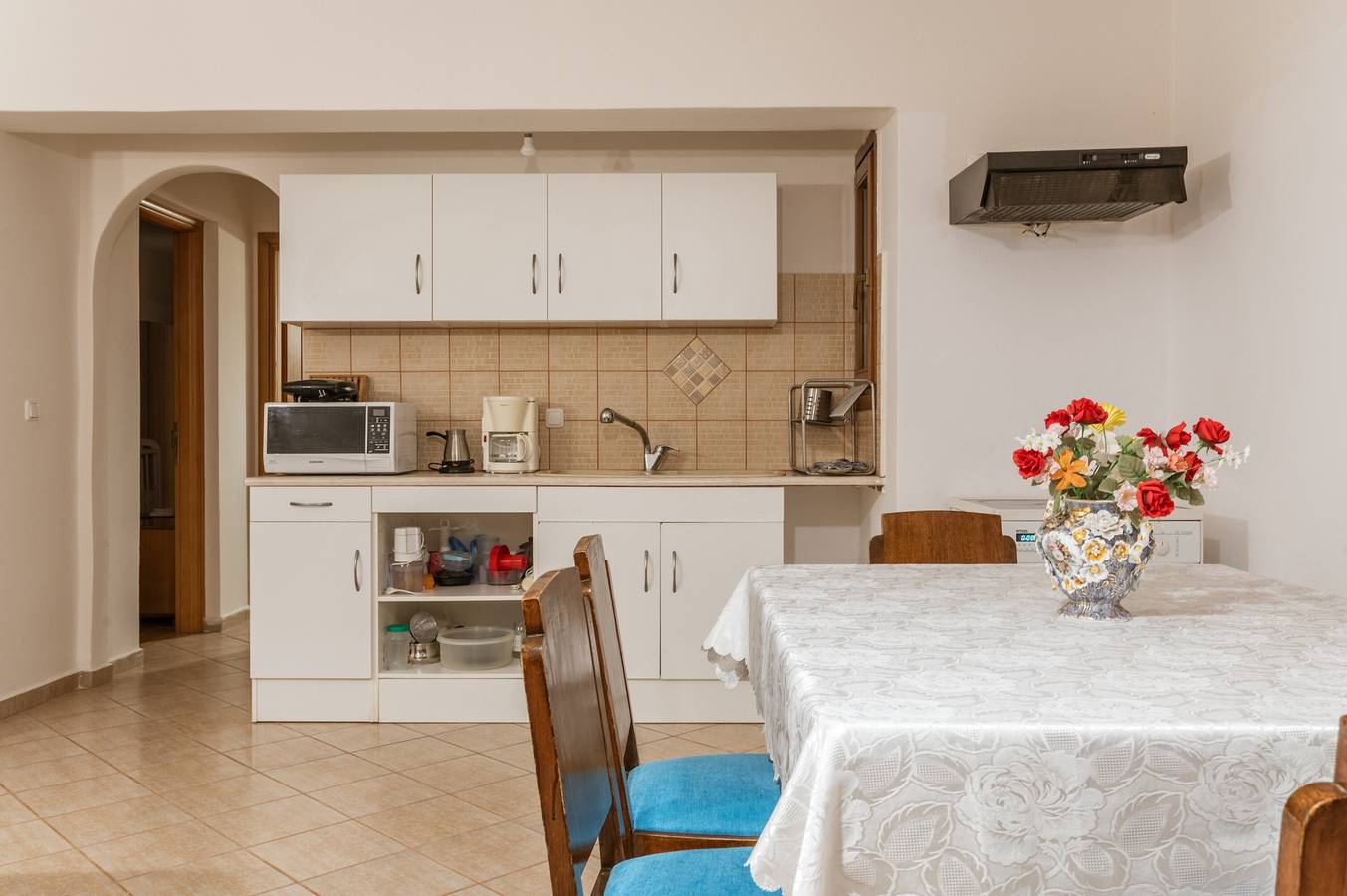 Vakantiehuis 'Moraki Appartement 1 Andros' met eigen terras, gedeelde tuin en Wi-Fi in Andros