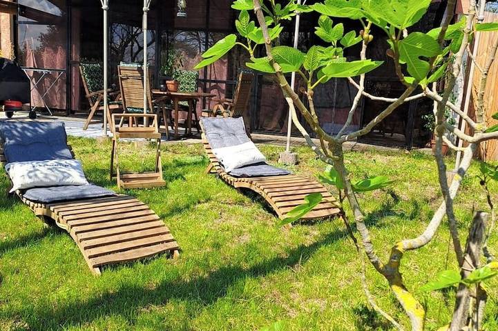 Gîte pour 2 personnes, avec jardin ainsi que piscine et terrasse, animaux acceptés