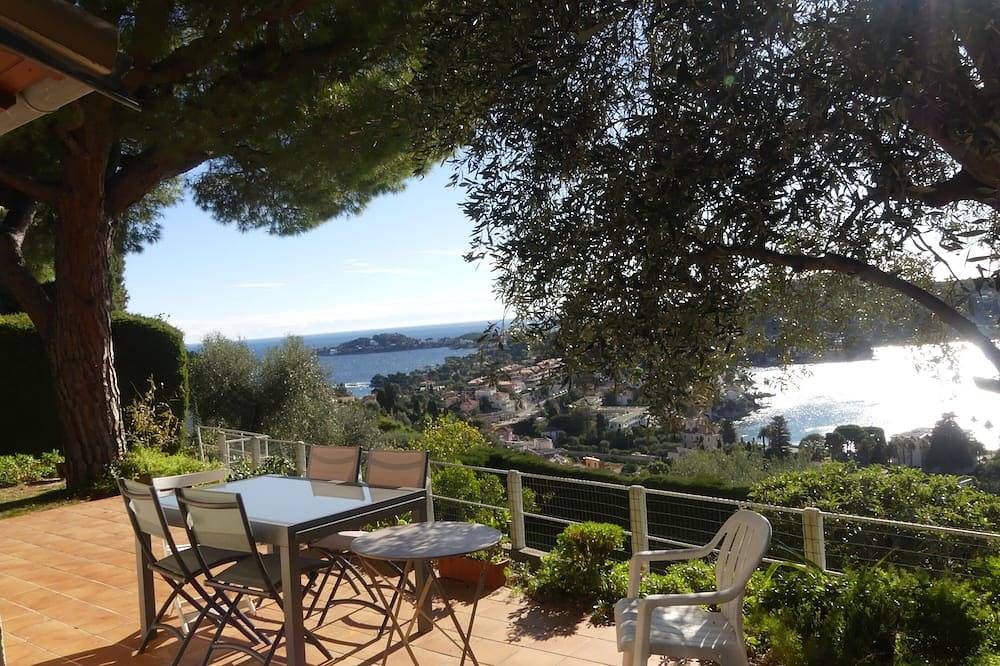 Villa Le Pin , vue à 180° sur la Baie de Villefranche in Villefranche-sur-Mer, Nice region