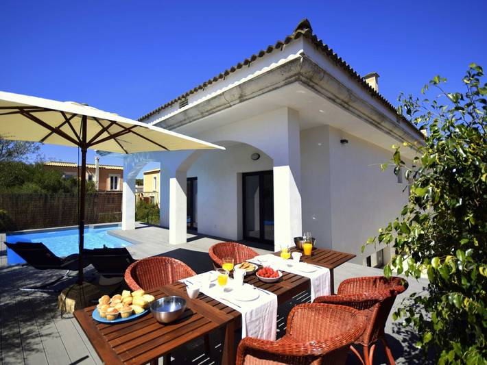 Ferienhaus für 9 Personen, mit Pool und Terrasse, kinderfreundlich in Son Serra de Marina