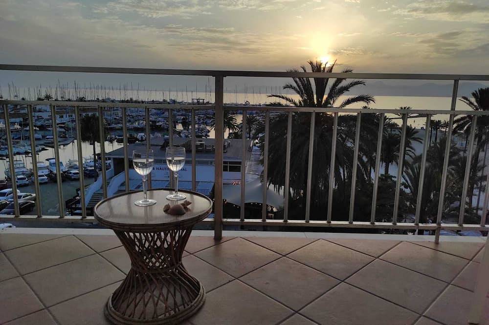 Entire apartment, Beachfront Apartment in El Arenal, Llucmajor