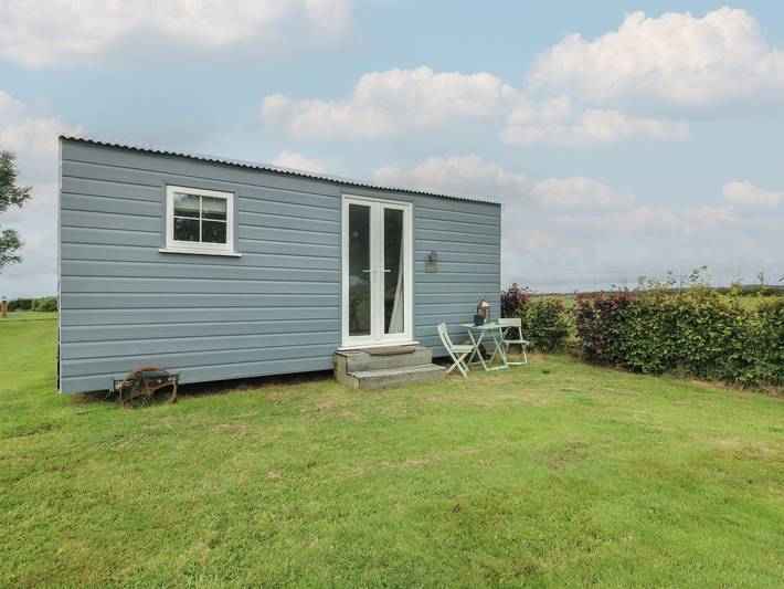 Hut for 2 people, with garden, with pets on the Isle of Anglesey