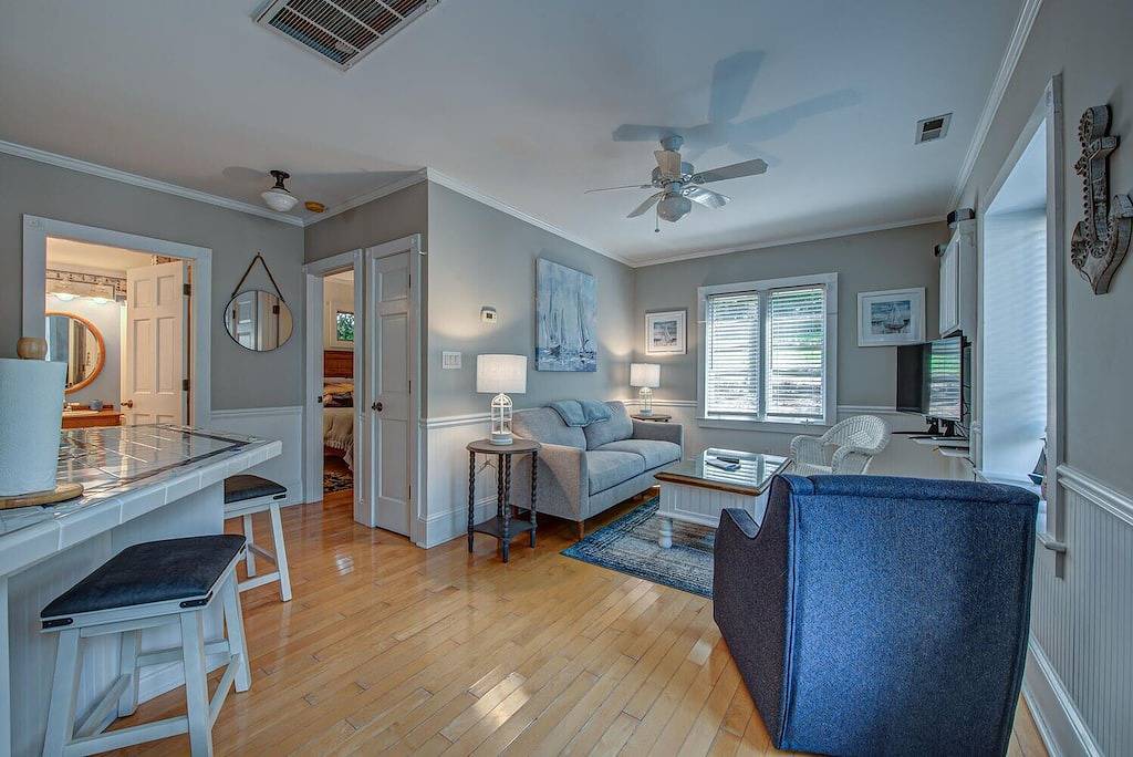 The Regatta-Waterfront Gem with Breathtaking Views & Guest House in Gaston County