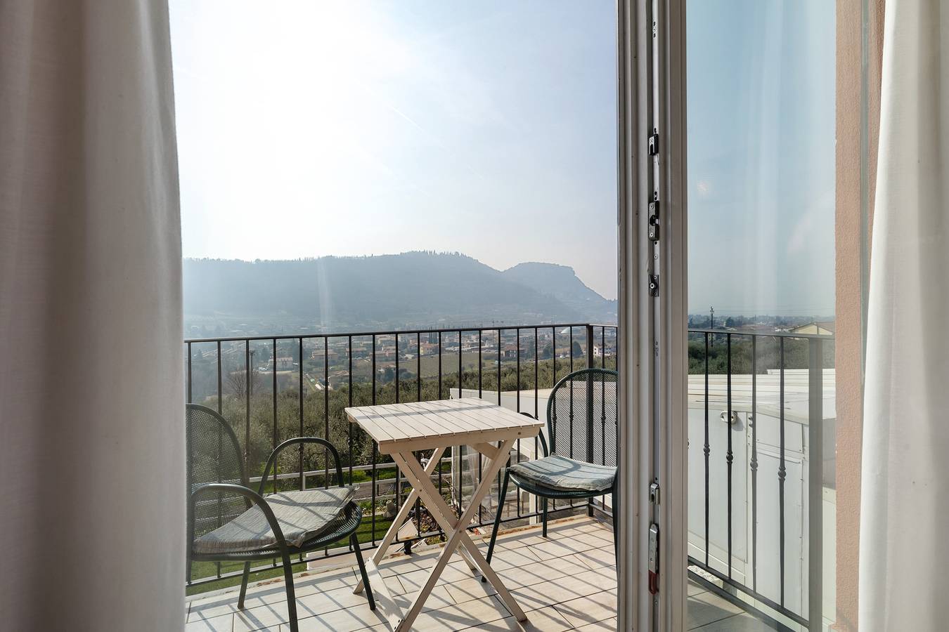 Zimmer 'Relais Olivi Superior Milano' mit Seeblick, Wi-Fi und Klimaanlage in Garda, Gardasee-Berge